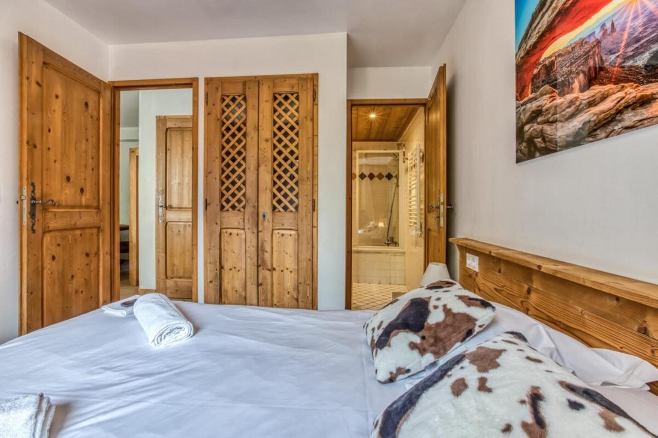 Villa Vallet- Newly Renovated 2 Bedroom Nestled Just Off The Main Street Chamonix Kültér fotó